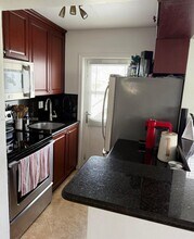 2185 NE 123rd St in North Miami, FL - Foto de edificio - Building Photo