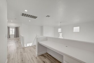 9893 Canyon Peak Dr in Las Vegas, NV - Building Photo - Building Photo