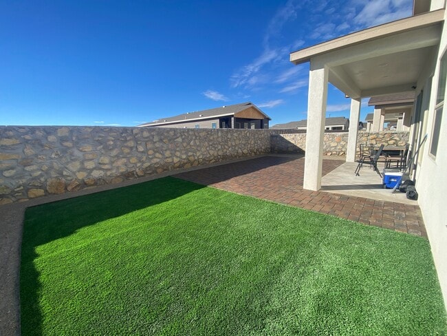 3912 San Marino Rd in Las Cruces, NM - Foto de edificio - Building Photo