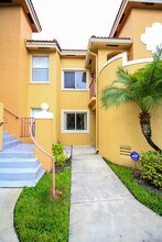 630 NW 79th Ter, Unit 105 in Pembroke Pines, FL - Foto de edificio - Building Photo