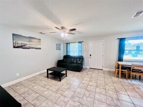 5202 Laurel Pl in Clearwater, FL - Building Photo - Building Photo