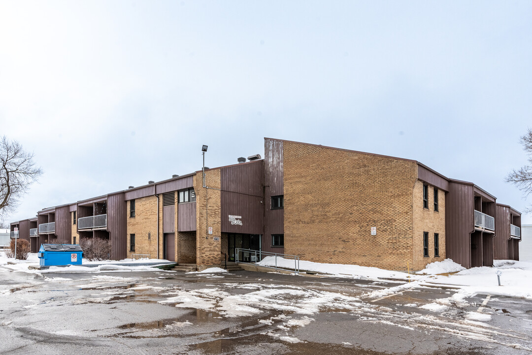 4730 Saint-Georges St in Lévis, QC - Building Photo