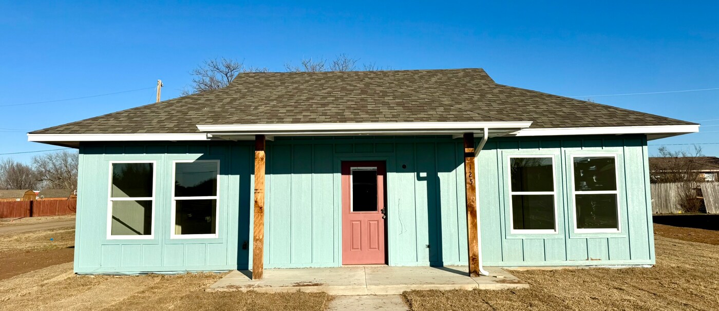 125 Sterling Dr in Chickasha, OK - Building Photo