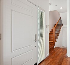 2046 NW 16th Ave in Portland, OR - Building Photo - Building Photo