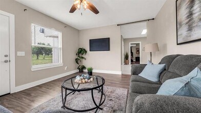 10018 Jackson Rd in Krum, TX - Building Photo - Building Photo