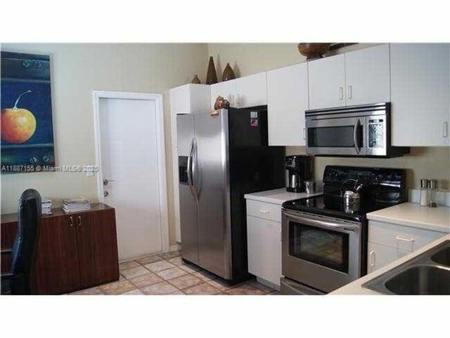 property at 2040 Pompeii Ct