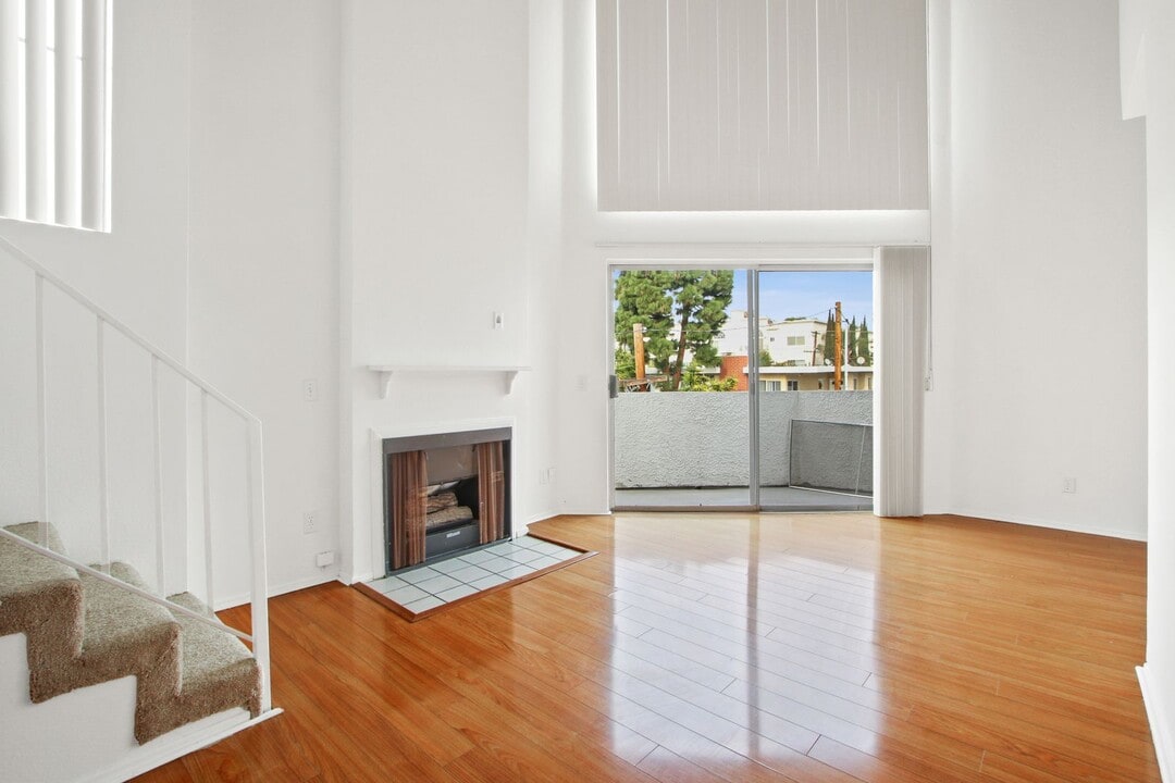 3685 Watseka Ave in Los Angeles, CA - Building Photo