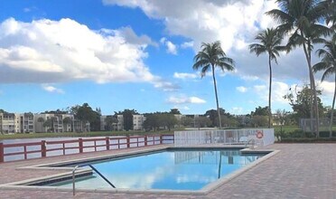 9411 Evergreen Pl in Davie, FL - Building Photo - Building Photo