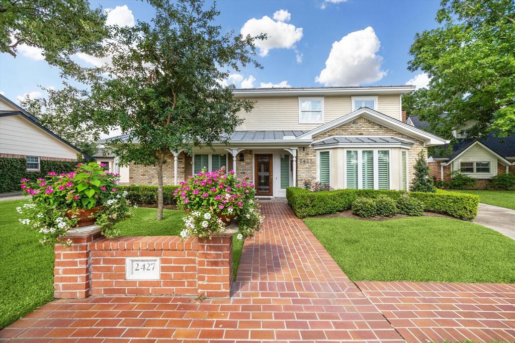 2427 Blue Water Ln in Houston, TX - Foto de edificio