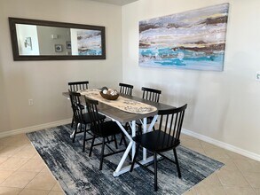 16635 Lake Cir Dr, Unit 613 in Ft. Myers, FL - Foto de edificio - Building Photo