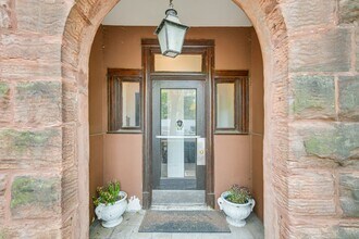 5429 S Blackstone Ave, Unit Condo in Chicago, IL - Building Photo - Building Photo