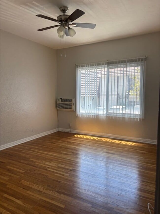 Beautiful spacious and bright apartment in the Pasadena Area in Pasadena, CA - Foto de edificio - Building Photo