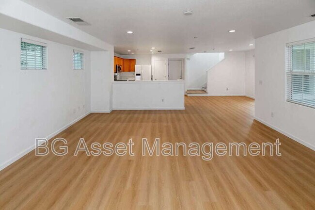 128 Kingfisher St in Brentwood, CA - Building Photo - Building Photo