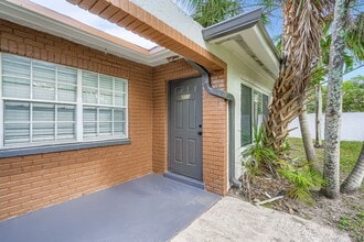 Brisa Apartment Homes in Sunrise, FL - Building Photo - Building Photo