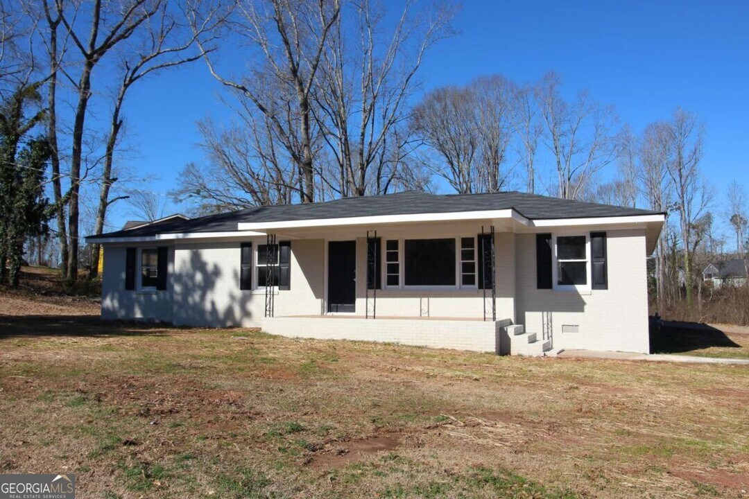 139 Boone Dr in Newnan, GA - Foto de edificio