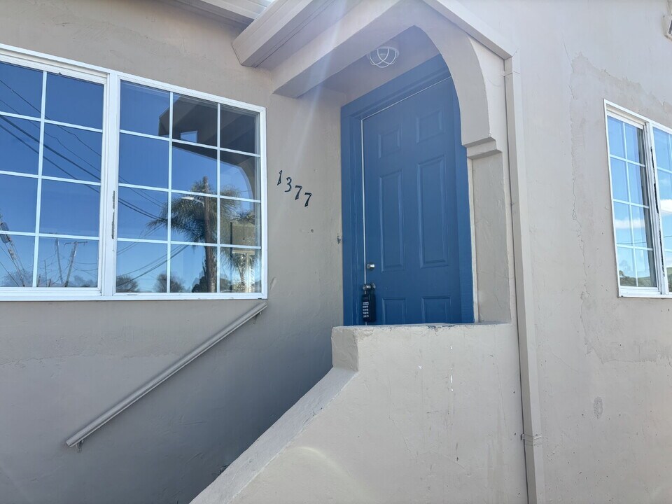 1377 West St in Pittsburg, CA - Building Photo