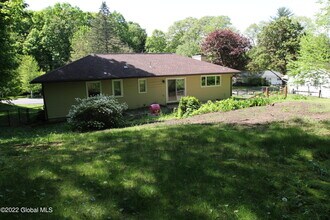 73 Birchwood Ln in Schenectady, NY - Foto de edificio - Building Photo