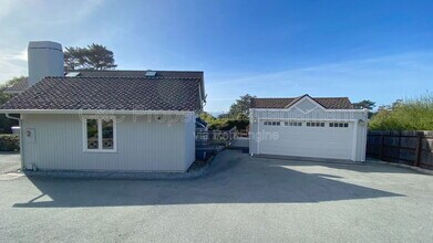 153 Carmel Riviera Dr in Carmel, CA - Building Photo - Building Photo