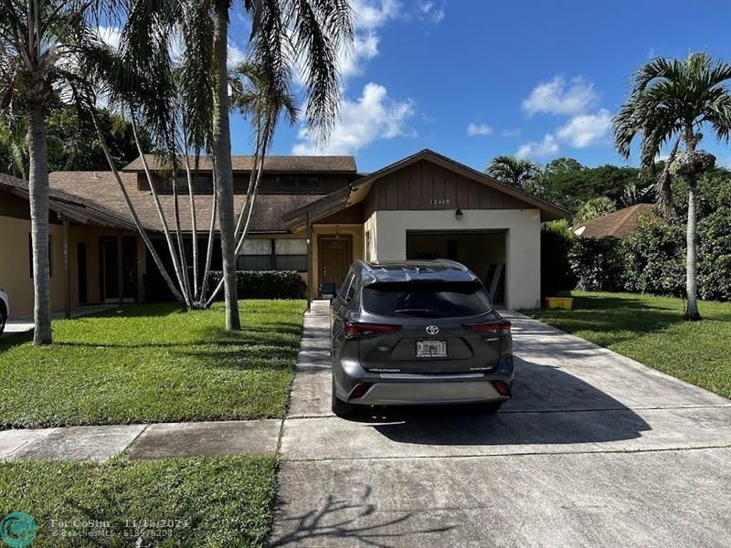 12449 Guilford Way in Wellington, FL - Building Photo