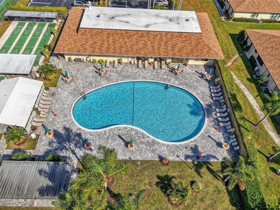 5280 Nesting Way in Delray Beach, FL - Foto de edificio