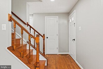 9409 Mirror Pond Dr in Fairfax, VA - Building Photo - Building Photo