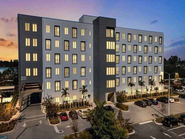 Elements on Third in St. Petersburg, FL - Building Photo - Building Photo