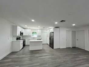 2801 Ave Q in Fort Pierce, FL - Building Photo - Building Photo