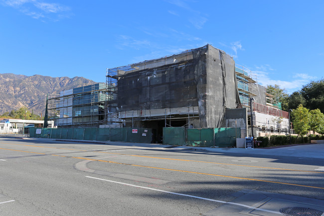 Millard Creek in Altadena, CA - Building Photo - Building Photo