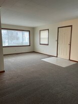 156 S Chester St, Unit 156 S. Chester St. in West Jefferson, OH - Building Photo