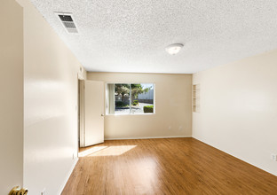 Pine Valley Apartments in Fresno, CA - Building Photo - Building Photo