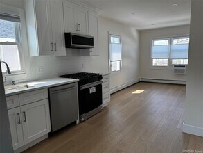 253 W Market St in Long Beach, NY - Building Photo - Building Photo