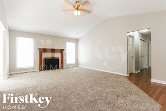 2204 Valley Creek W Ln in Indianapolis, IN - Building Photo - Building Photo