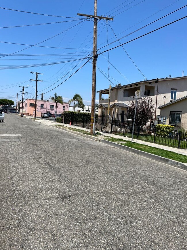 206 S Rose Ave in Compton, CA - Building Photo - Building Photo