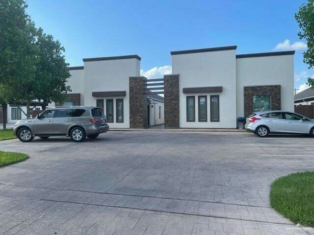 215 Fig Dr, Unit 4 in Edinburg, TX - Foto de edificio - Building Photo