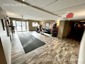 2592 Pillette Rd in Windsor, ON - Building Photo - Building Photo