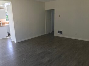 2016 Ruhland Ave, Unit # D in Redondo Beach, CA - Foto de edificio - Building Photo