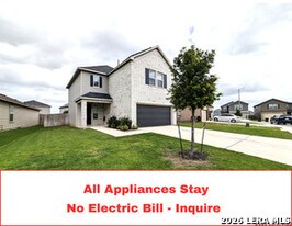 8555 Barefoot Ln in Converse, TX - Building Photo