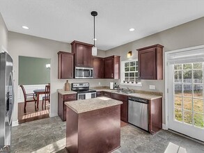 732 Waterlily Ct in Hinesville, GA - Building Photo - Building Photo