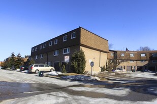 671 Huntingwood Dr in Toronto, ON - Building Photo