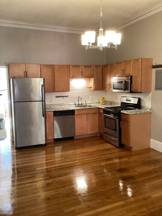 29 E Concord St in Boston, MA - Building Photo