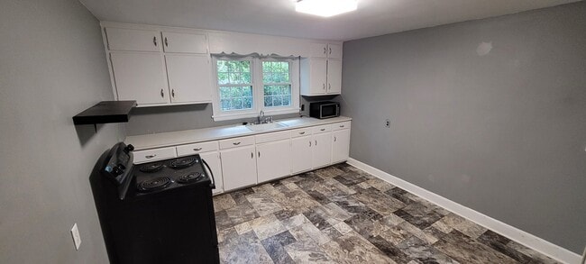 929 Glenwood Ave, Unit B in Greensboro, NC - Foto de edificio - Building Photo