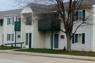 Aspen in Gaylord, MI - Foto de edificio - Building Photo