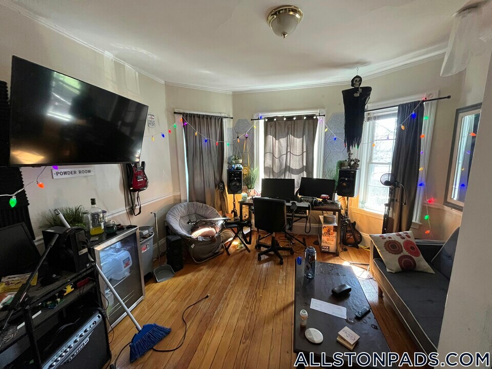 7 Prescott Pl in Boston, MA - Building Photo