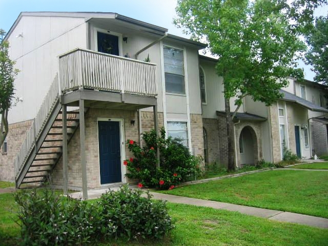 Gardens Of Victoria in Victoria, TX - Building Photo