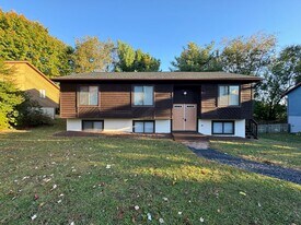 566 Viewmont Ct in Harrisonburg, VA - Building Photo