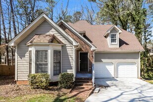 488 Stonebridge Ct in Stone Mountain, GA - Building Photo