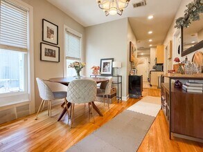 2936 N Hoyne Ave, Unit 2 in Chicago, IL - Building Photo - Building Photo