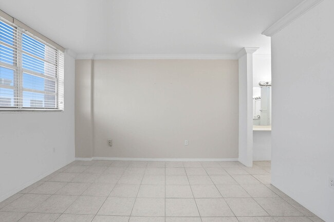 800 West Ave, Unit 506 in Miami Beach, FL - Building Photo - Building Photo