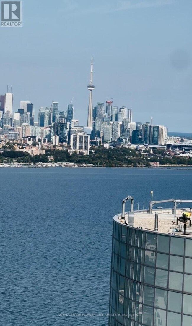 38 Annie Craig Dr in Toronto, ON - Building Photo - Building Photo