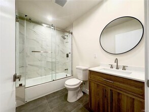 15950 Cohasset St in Los Angeles, CA - Building Photo - Building Photo